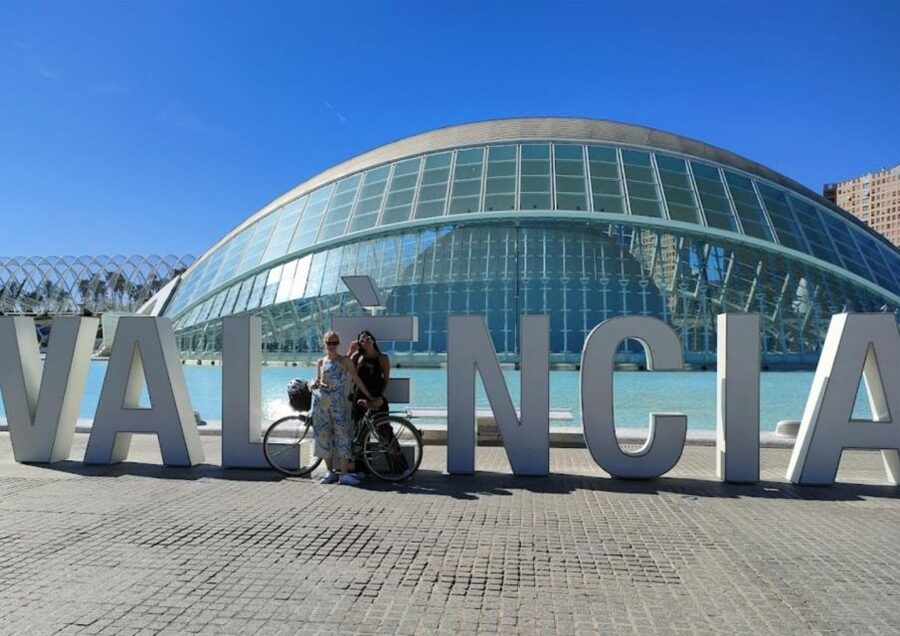 Valencia: Audioguide eng,esp,ita + Bike All Day - Family add-ons and bike choices
