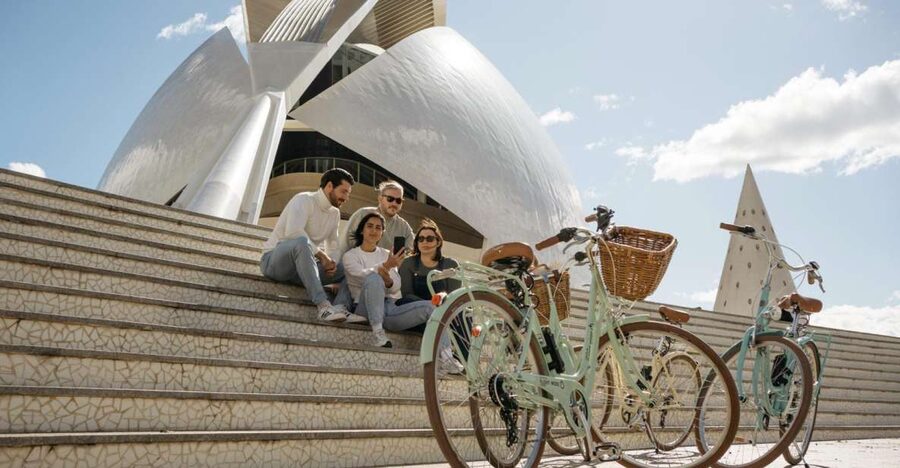 Valencia: Audioguide eng,esp,ita + Bike All Day - Starting at Calle Quart 61