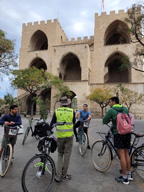 Valencia, Biketour of all the city with a local guide - What the guide adds to the ride