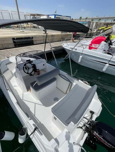 Valencia: Boat Rental without License - Choosing between one, two, and four hours