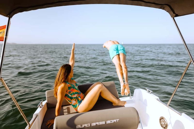 Valencia: Boat Rental without License - What the €157 group price really buys