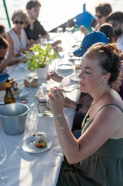 Valencia: Boat Ride with Valencian Wine Tasting & Tapas - Clara’s role makes the experience personal