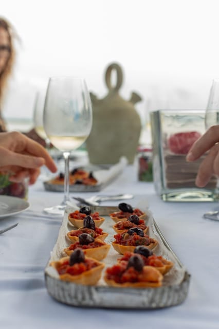 Valencia: Boat Ride with Valencian Wine Tasting & Tapas - Meeting Clara in El Palmar