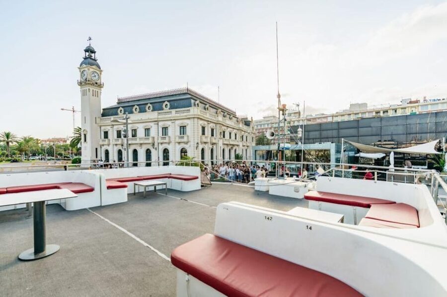 Valencia: Boat Trip on the Valencian coast with lunch - What the drink service really includes