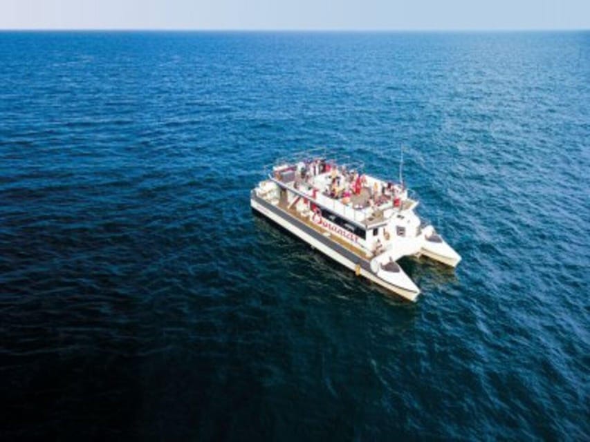 Valencia: Boat Trip on the Valencian coast with lunch - Passing Las Arenas and Malvarrosa beaches