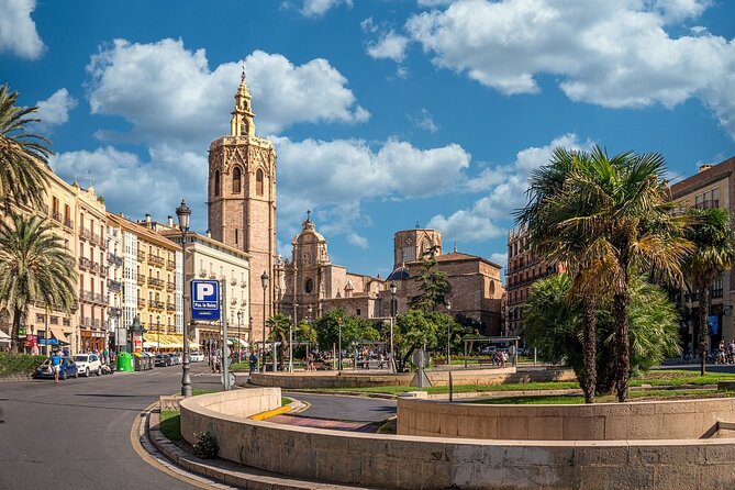 Valencia by Tuk Tuk i: Private tour 1 or 2 hours explore the city - A slower look at everyday Valencia