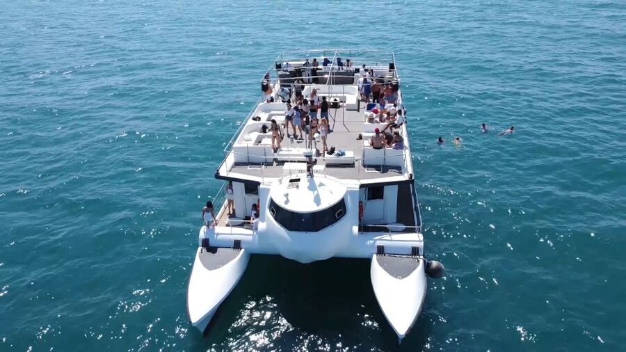 Valencia: Catamaran Cruise with Stop for Swimming - Should you book the Boramar catamaran?