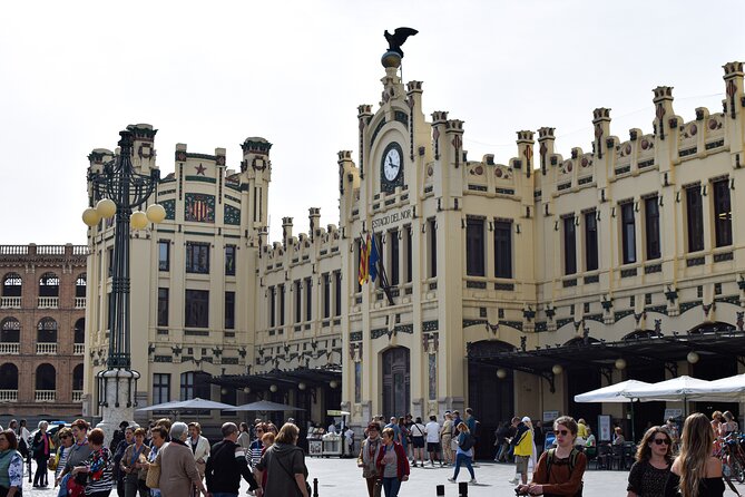 Valencia Centre Food Tour with 9+ Tastings of Regional Delicacies - What the guides add to the food