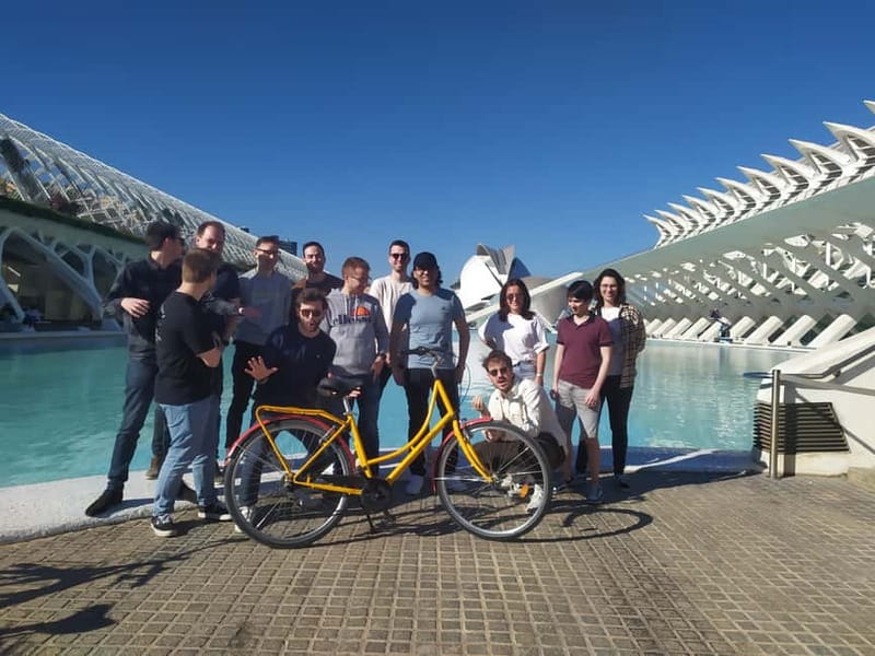 Valencia: City Highlights Bike Tour - Guides, languages, and the human side of the tour