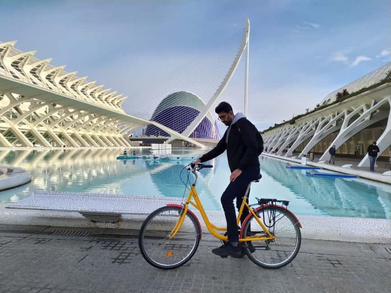 Valencia: City Highlights Bike Tour - Why this three-hour ride works well in Valencia