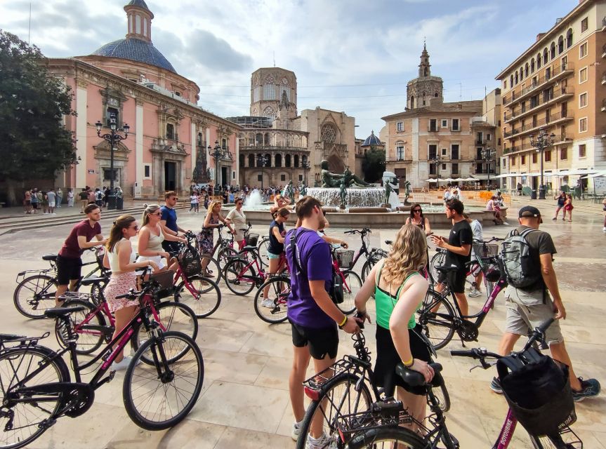 Valencia: City Highlights Guided Bike Tour - Guides, languages, and group style
