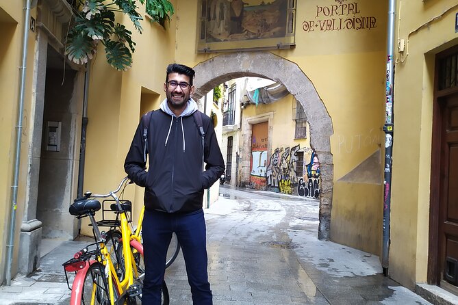 Valencia City MO'Bike Tour - Plaza de la Virgen and Valencia’s old gates