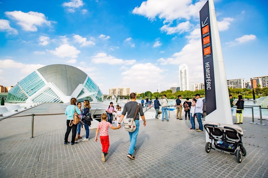 Valencia: City of Arts and Science 3D Movie at Hemisfèric - Why the movie schedule matters so much