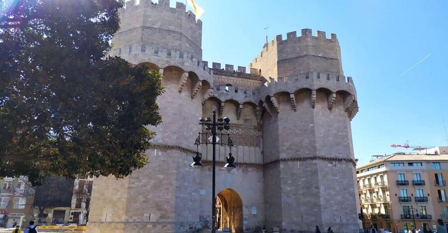 Valencia: City Walking Tour with Top Attractions - ITALIAN - The Generalitat And Calle Caballeros
