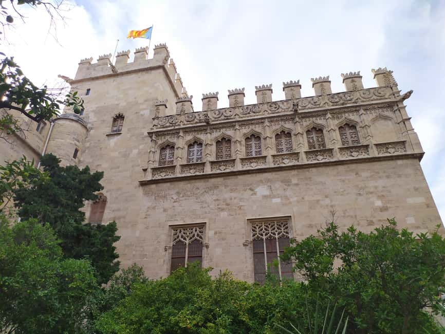 Valencia: City Walking Tour with Top Attractions - ITALIAN - Central Market And The Taste Of Daily Valencia