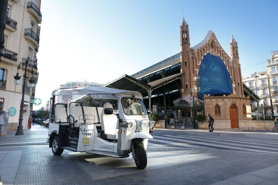 Valencia: Complete Tuk-Tuk Tour Around the City - The two stops and the question of timing