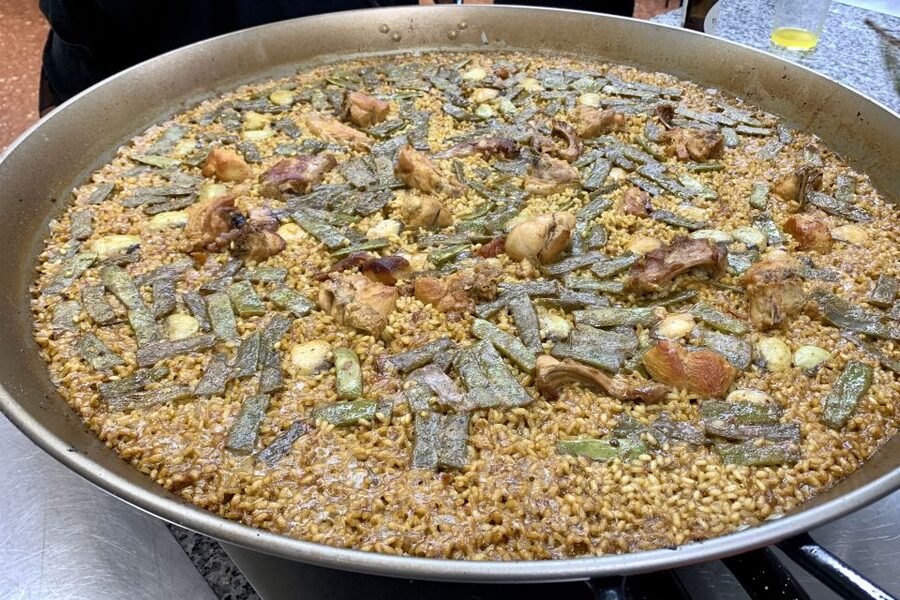 Valencia: Evening Guided Paella Workshop, Tapas, and Drinks - Why paella makes a good Valencia evening