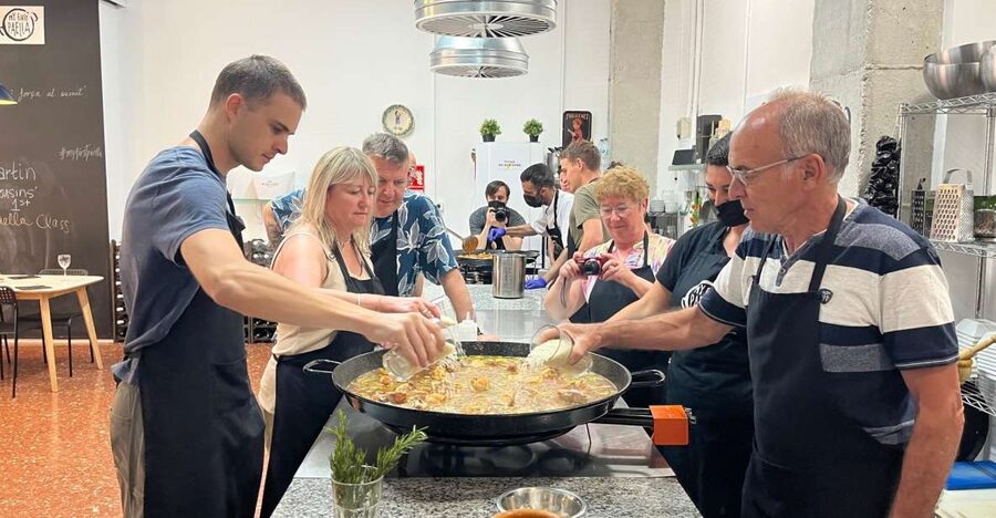 Valencia: Evening Guided Paella Workshop, Tapas, and Drinks - Starting with sangria, tapas, and conversation