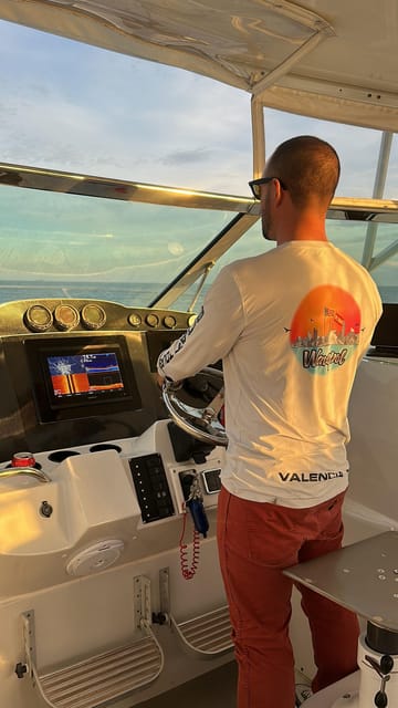 Valencia: Exclusive Sunset Cruise with Drink - Sunset, music, and the included drink