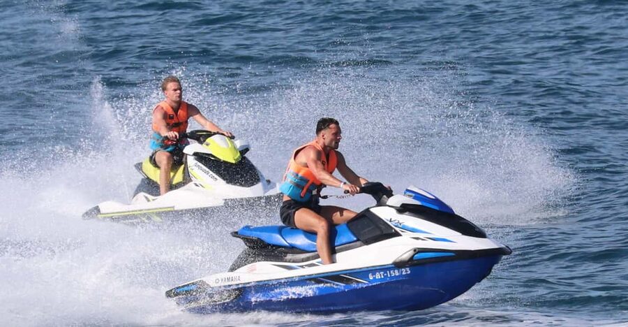 Valencia: Excursión en Moto de Agua + Paddle Surf - Riding the Valencia coast for 30 minutes