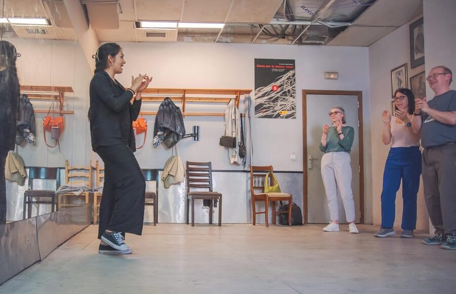 Valencia: Flamenco Class Experience - Arriving at Fuente Luminosa and Plaza del Ayuntamiento