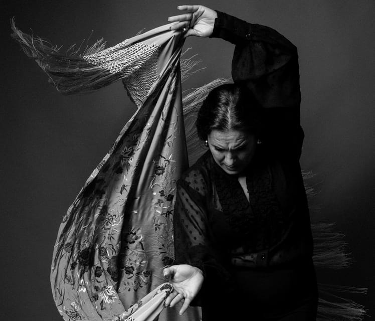 Valencia: Flamenco Show TEATRE TABLAO FLAMENCO in Teatro Talia - Following the show from your theater seat