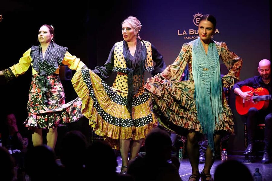 Valencia: Flamenco Show with Dinner at La Bulería - The dinner begins before the dancing