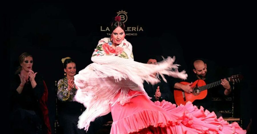 Valencia: Flamenco Show with Dinner at La Bulería - Premium or VIP: choosing the right package