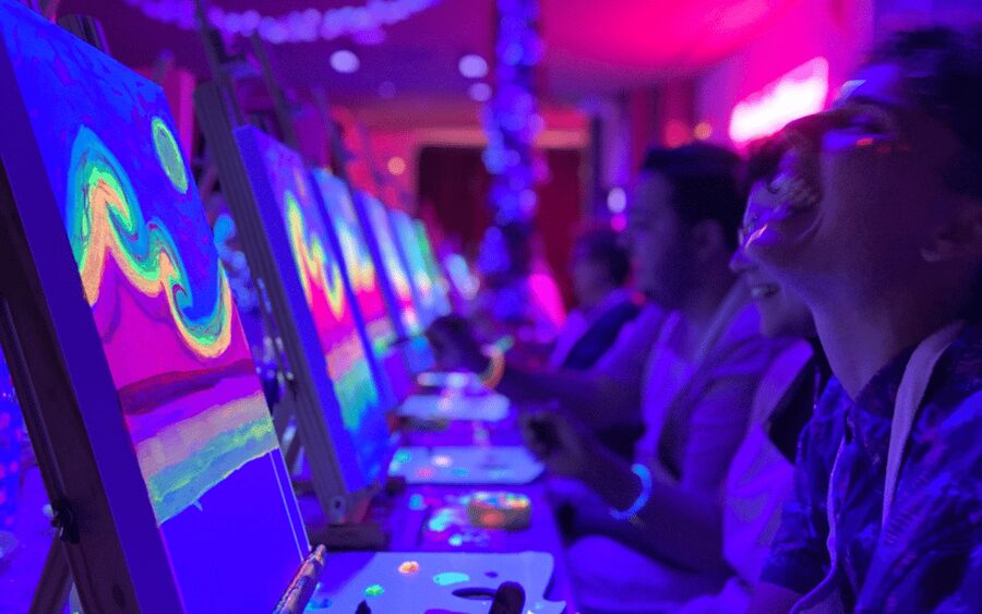Valencia: Fluorescent painting workshop and wine - Why fluorescent painting works so well in Valencia