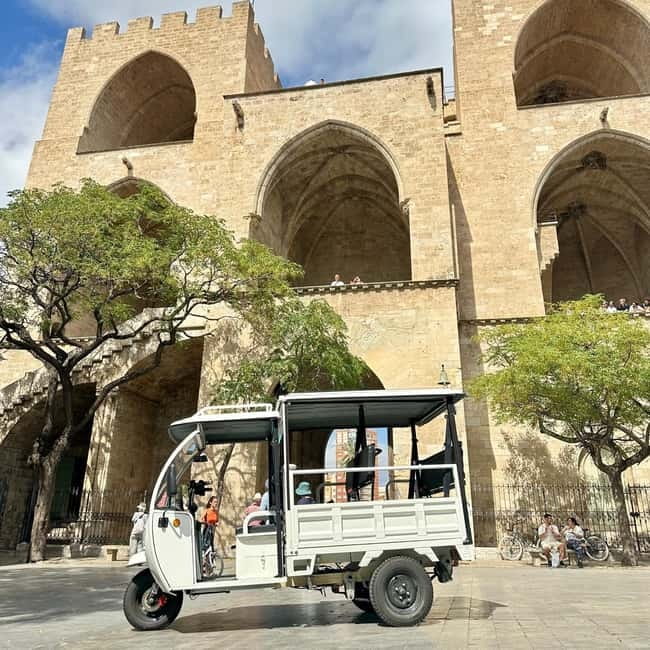Valencia: Full Tuk Tuk Tour 2H - Central Market and the final Quart Towers stop