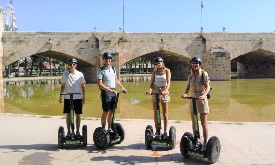 Valencia: Garden & Palace Music Segway Tour - What the one-hour format really gives you