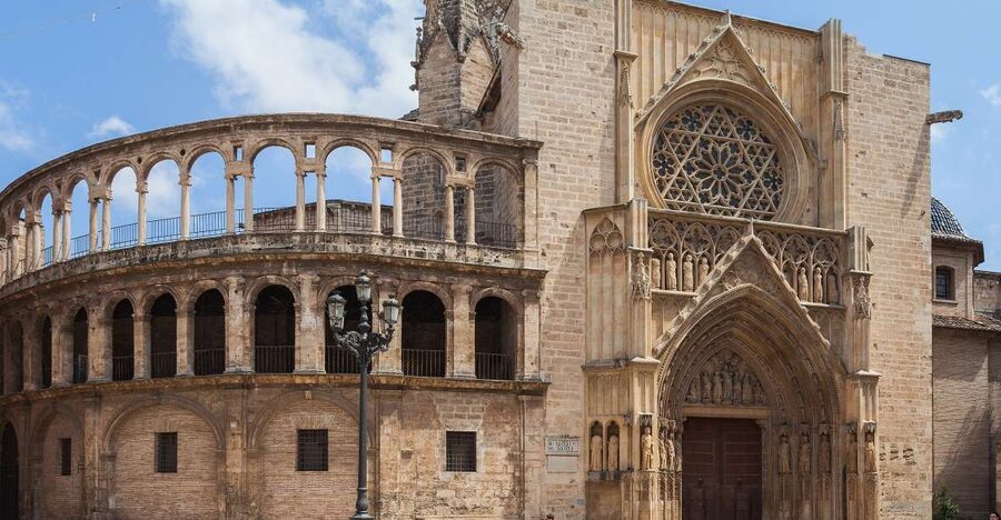 Valencia: Guided City Walking Tour with Tapas Tastings - Starting at Plaça de la Verge