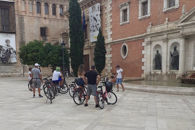 Valencia Highlights Bike Tour - The Turia Gardens provide the easiest riding