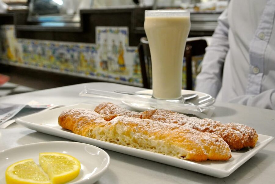 Valencia Highlights Half-Day Private Tour with Local Tasting - Plaza de la Virgen and Valencia’s older layers