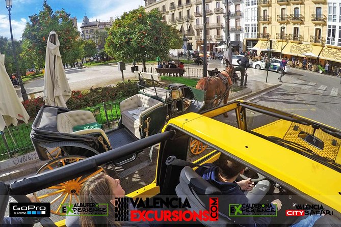Valencia Highlights Tour by Jeep with Pick Up and Picnic - Turia Gardens connect old Valencia with the new