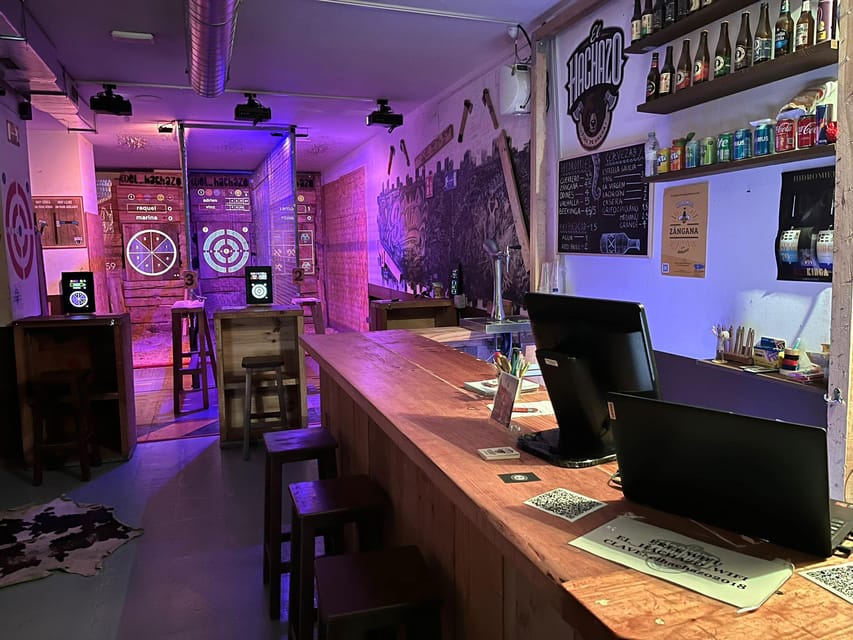 Valencia: Interactive Axe Throwing 1h - Why the interactive targets change the experience