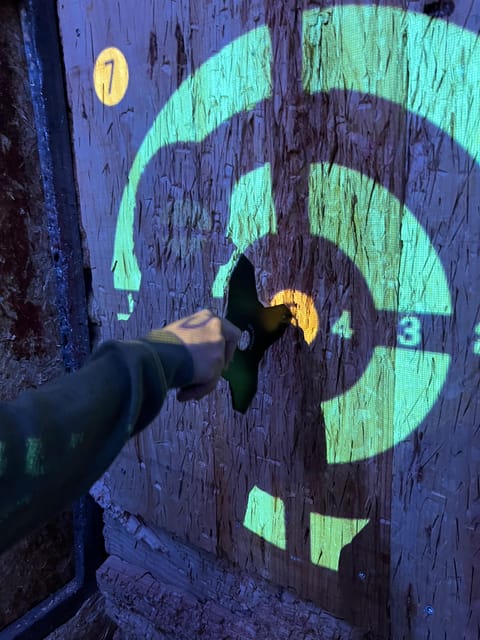 Valencia: Interactive Axe Throwing 1h - Who will enjoy El Hachazo most?