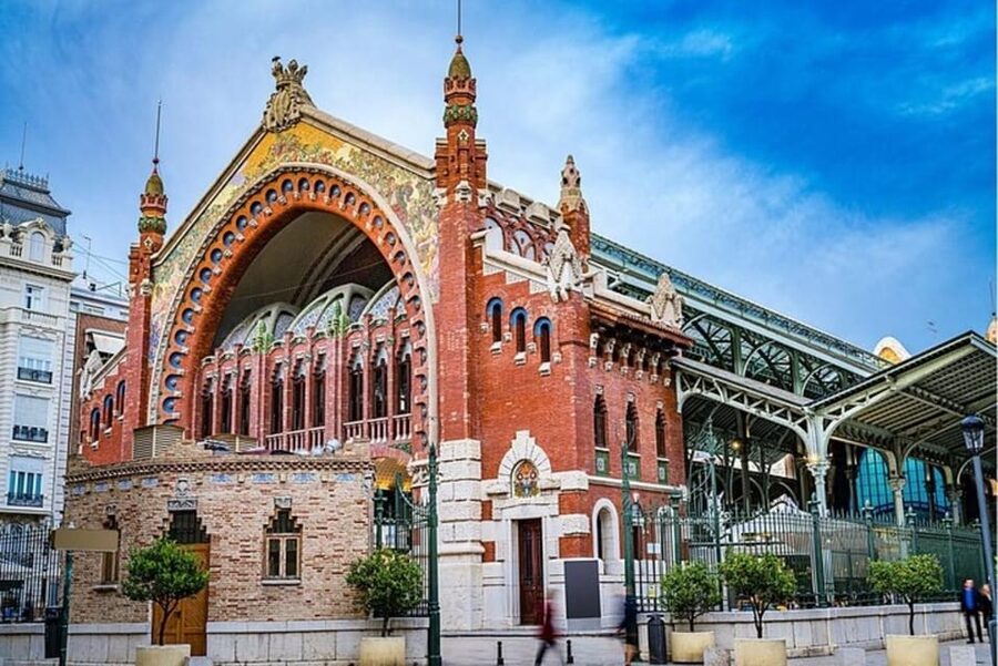 Valencia: Must-See Attractions Walking Tour - Correus and Plaza del Ayuntamiento