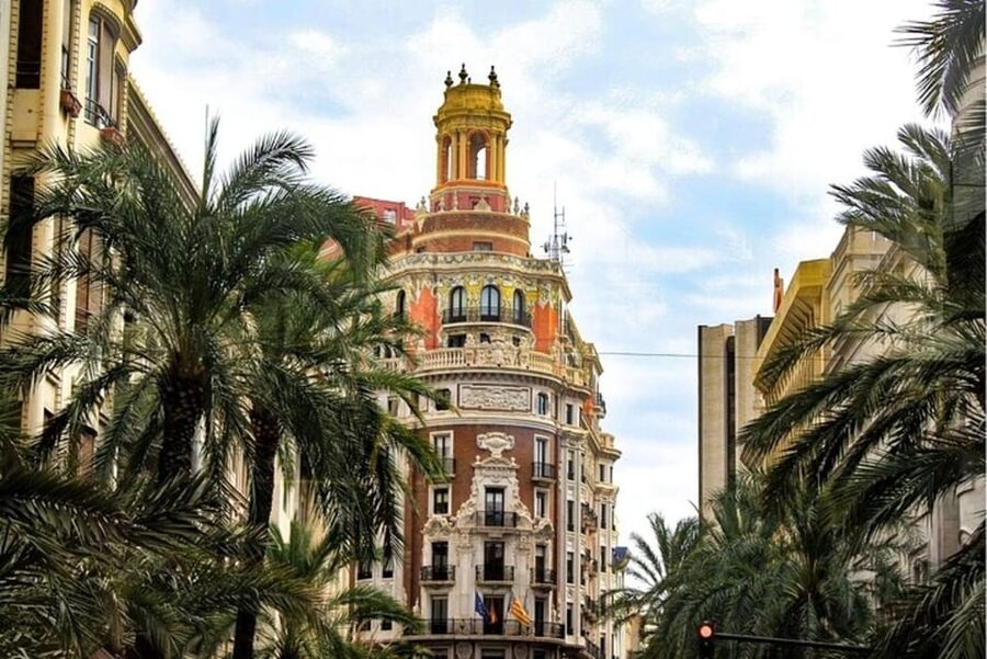 Valencia: Must-See Attractions Walking Tour - What the private format changes
