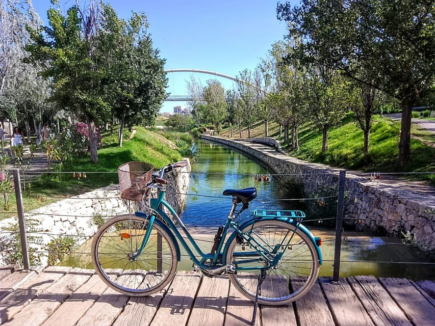 Valencia: Normal bike and Electric bike Rental Ruzafa - Starting in Ruzafa with the right bike