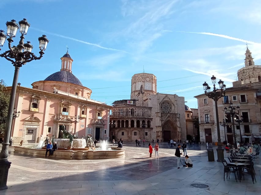 Valencia Old Town Guided Tour - Serranos Street and the old city gateway