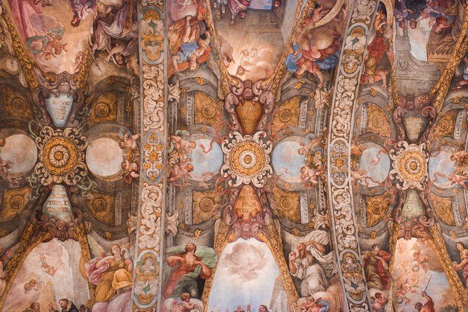 Valencia Old Town Tour with Wine & Tapas in 11th Century Historic Monument - What the guides add to the experience