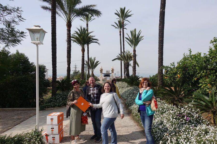 Valencia: Orange Farm and Orchard Trip with Tastings - The guides make the experience personal