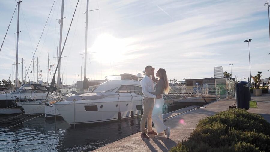 Valencia: Photo shooting at the beach with pro photographer - Moving to the marina for a change of mood