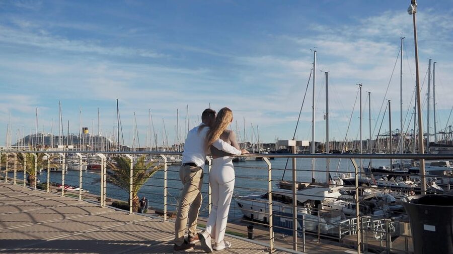 Valencia: Photo shooting at the beach with pro photographer - Is $212 good value for up to five people?