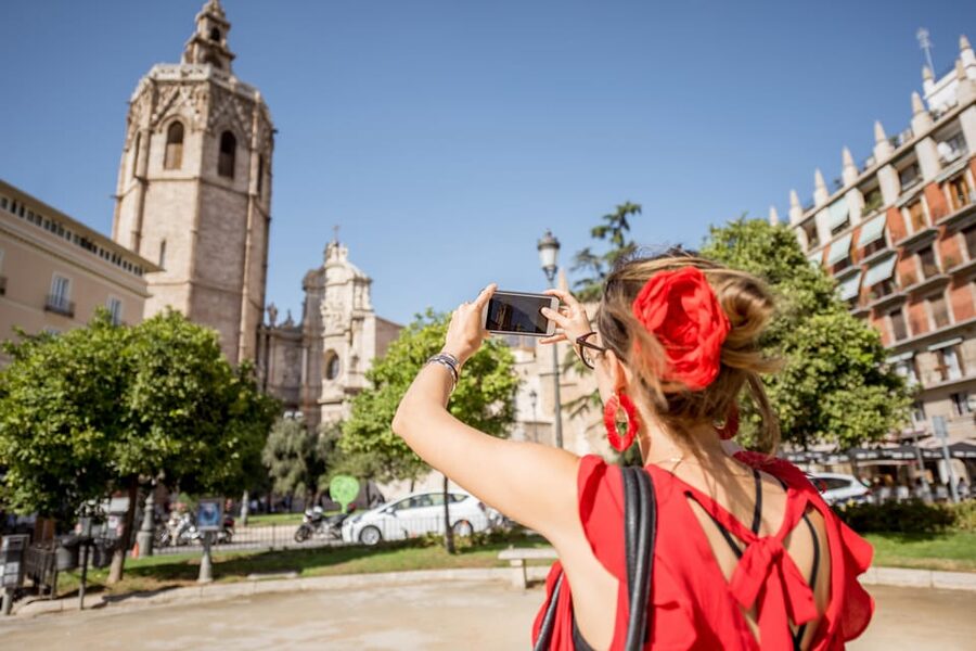 Valencia: Private Brunch Tour with Basic Spanish Learning - The guide makes the difference