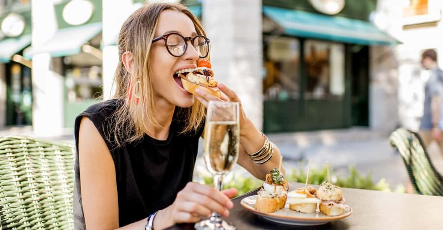 Valencia: Private Brunch Tour with Basic Spanish Learning - Learning Spanish while you order