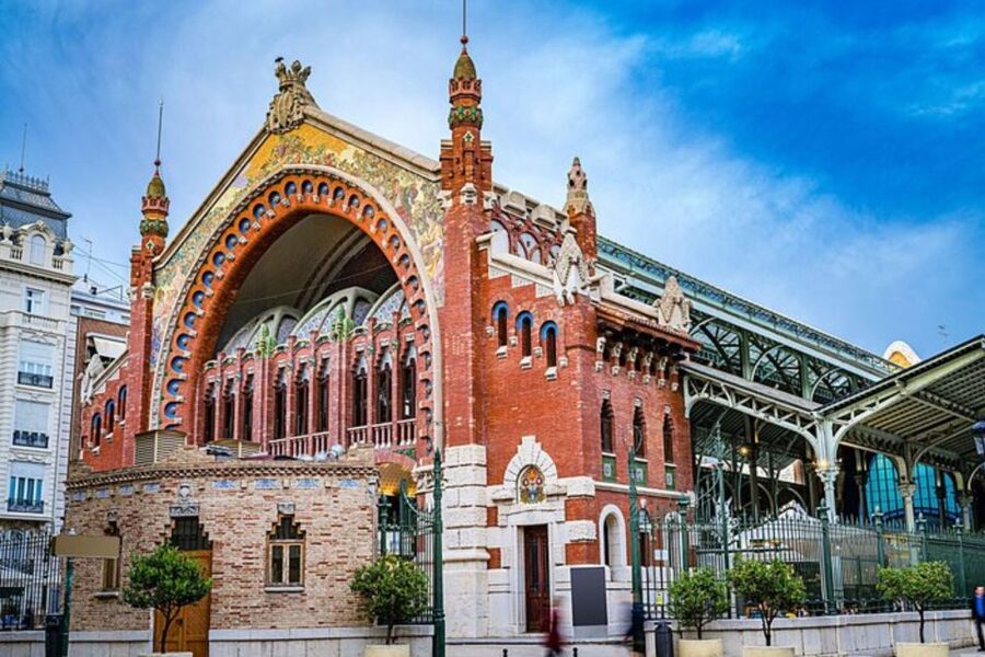Valencia: Private custom tour with a local guide - Making the most of museums and monument interiors