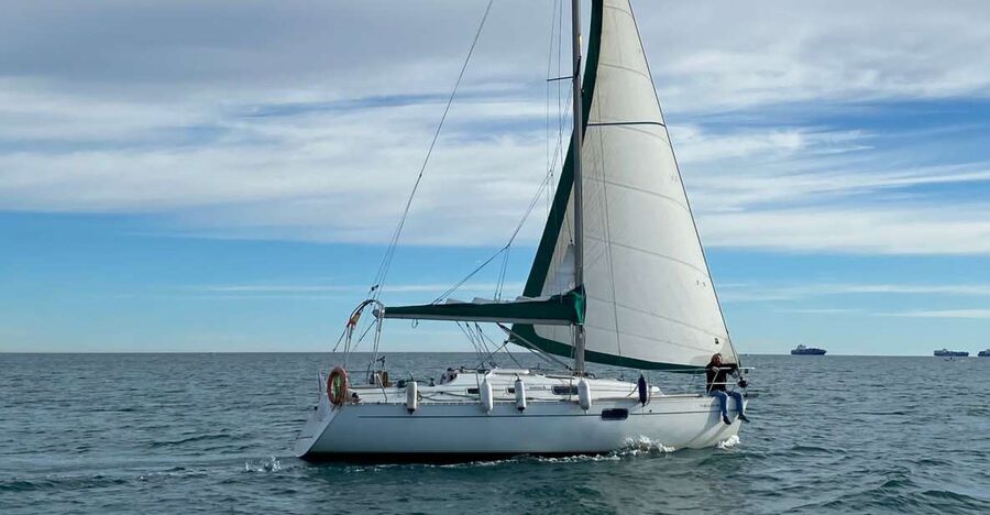 Valencia: Private Sailing Trip with Snacks and Drinks - A Quiet Way to See Valencia From the Water