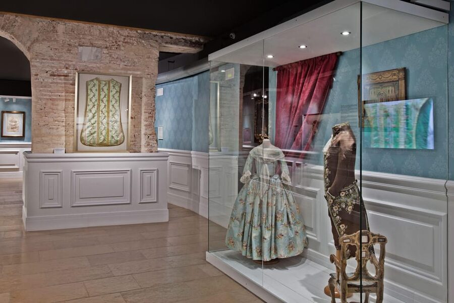 Valencia: Silk Museum Entry Ticket - How long to allow and what to bring